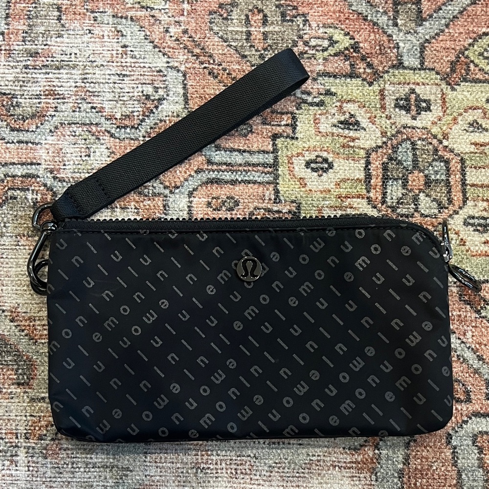 Lululemon wristlet wallet